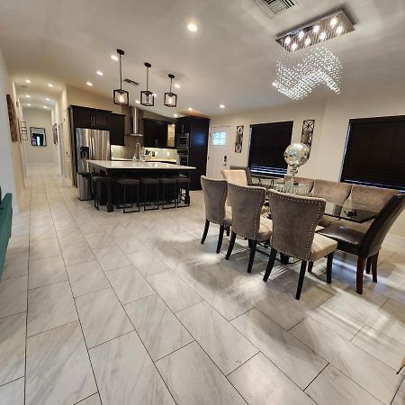 The Villa Orlando@College Park. Sleeps16 Bagian luar foto