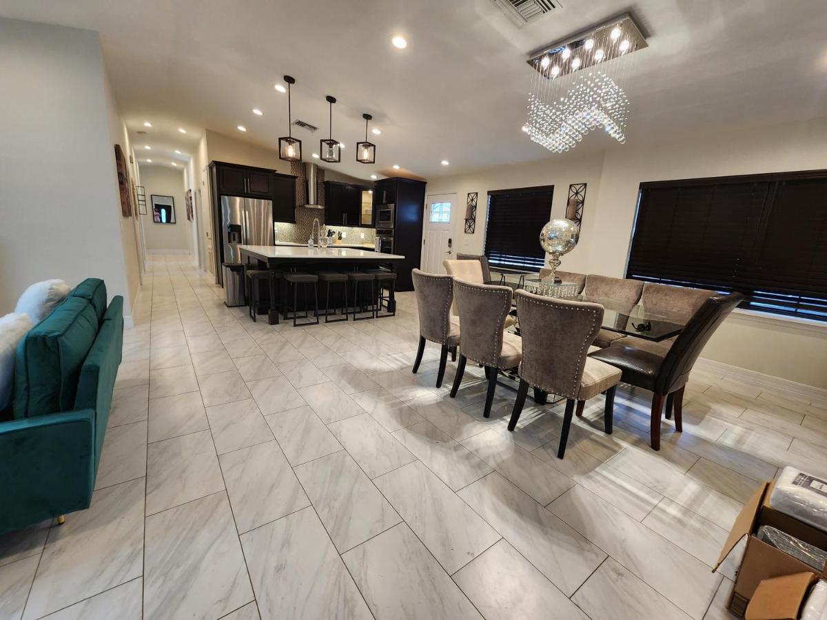 The Villa Orlando@College Park. Sleeps16 Bagian luar foto