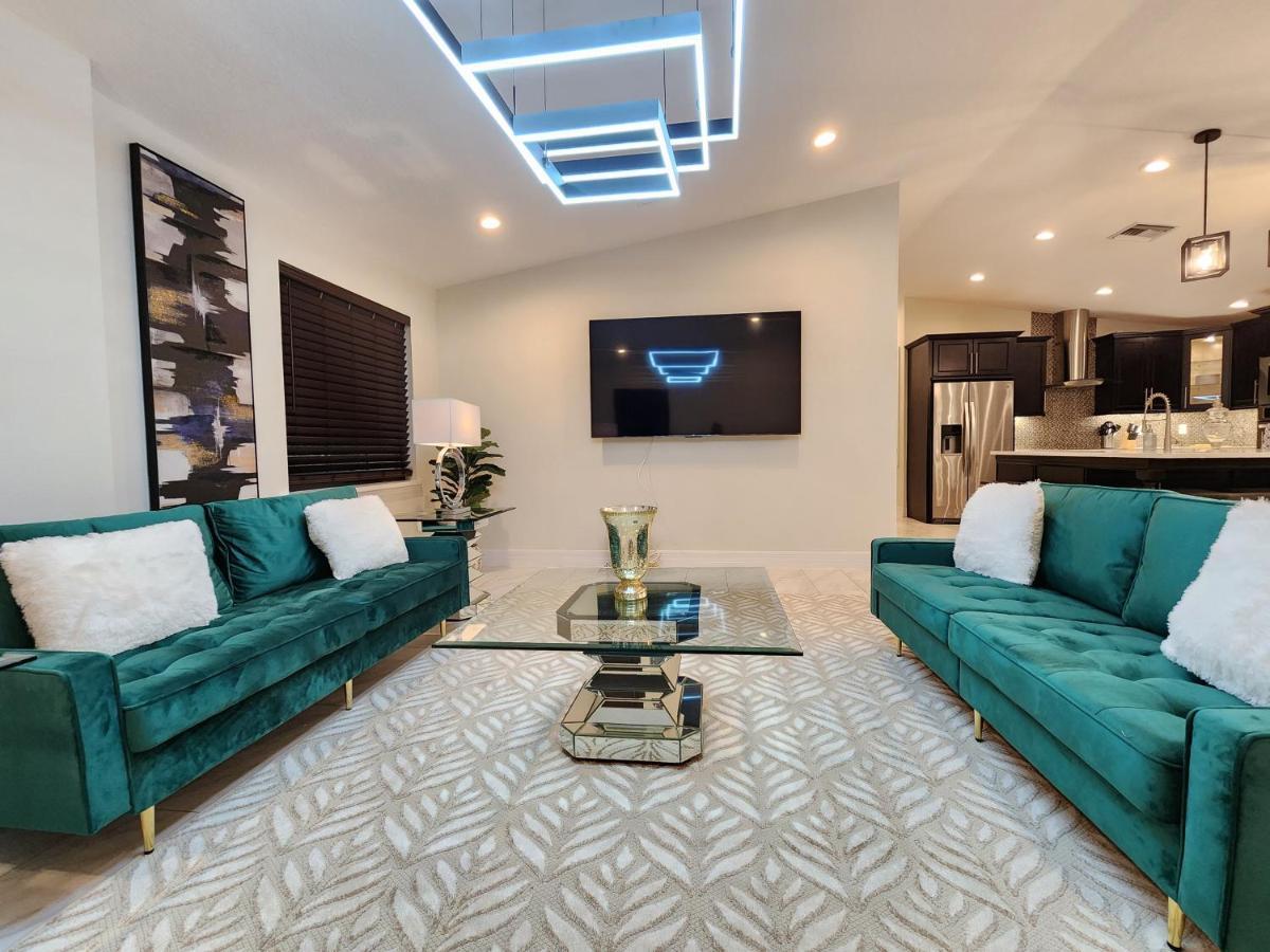 The Villa Orlando@College Park. Sleeps16 Bagian luar foto