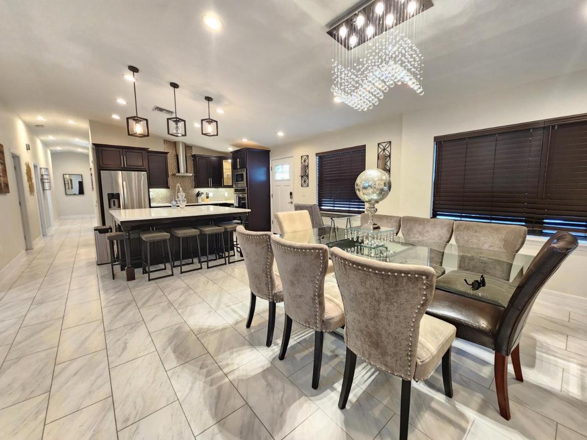 The Villa Orlando@College Park. Sleeps16 Bagian luar foto
