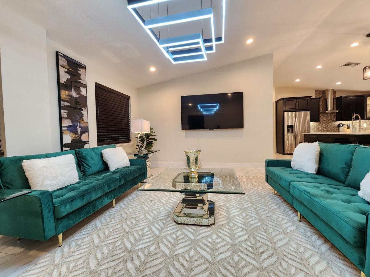 The Villa Orlando@College Park. Sleeps16 Bagian luar foto