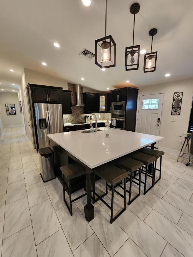 The Villa Orlando@College Park. Sleeps16 Bagian luar foto
