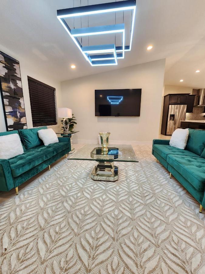 The Villa Orlando@College Park. Sleeps16 Bagian luar foto